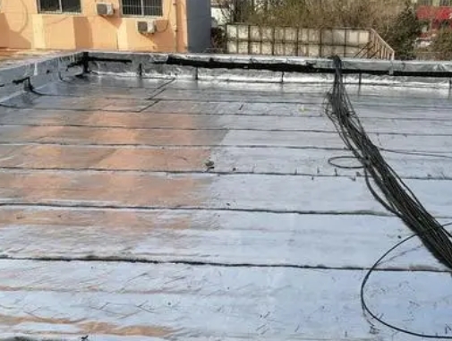 和布克赛尔卫生间漏水维修公司分享下和布克赛尔屋面楼顶防水刚性防水层施工要点。